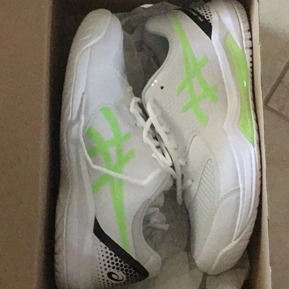 Brand new Men’s ASICS pickle ball footwear